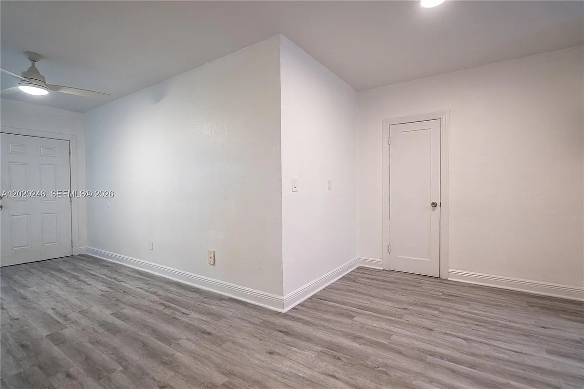 Building Photo - 7325 Carlyle Ave #9
