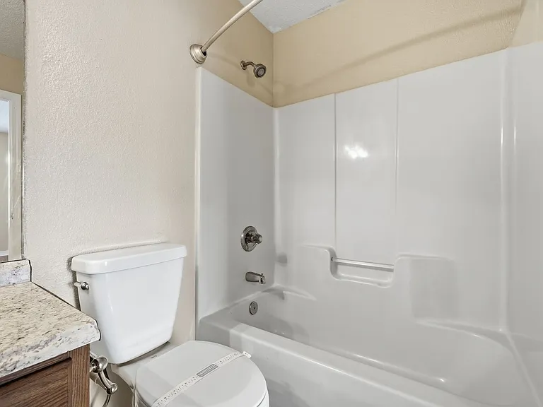 1807 Whispering Oaks Ln — Photo 25