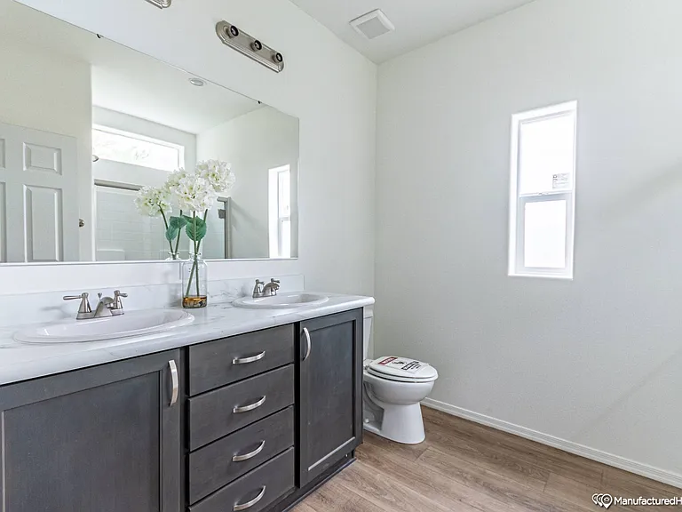 40 E Frost Ln — Photo 11