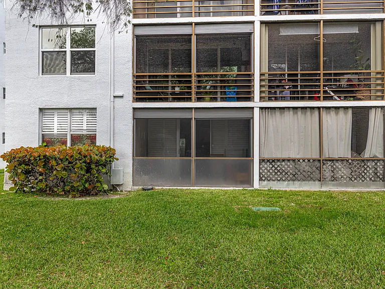 117 Royal Park Dr #1H — Photo 14