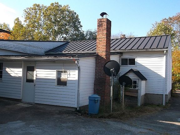 2nd image of 2606 Marshall St