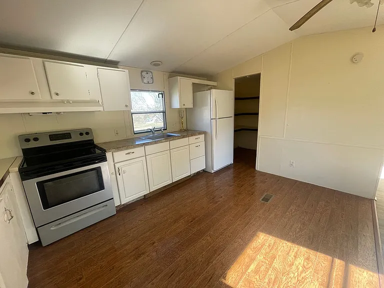 11561 Rosebud Ln — Photo 5