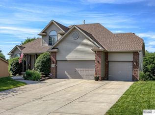 17811 Shadow Ridge Dr, Omaha, NE 68130