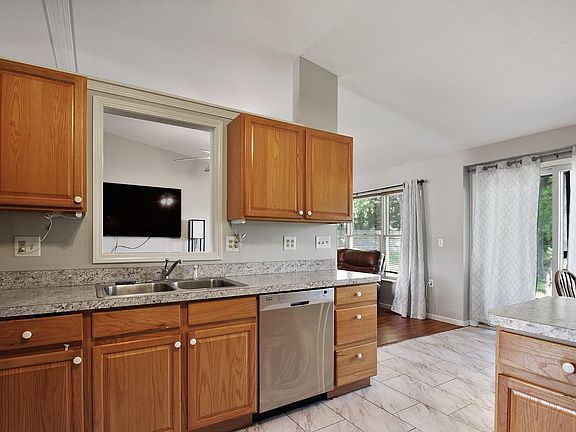 3rd image of 6138 Grassland Ave
