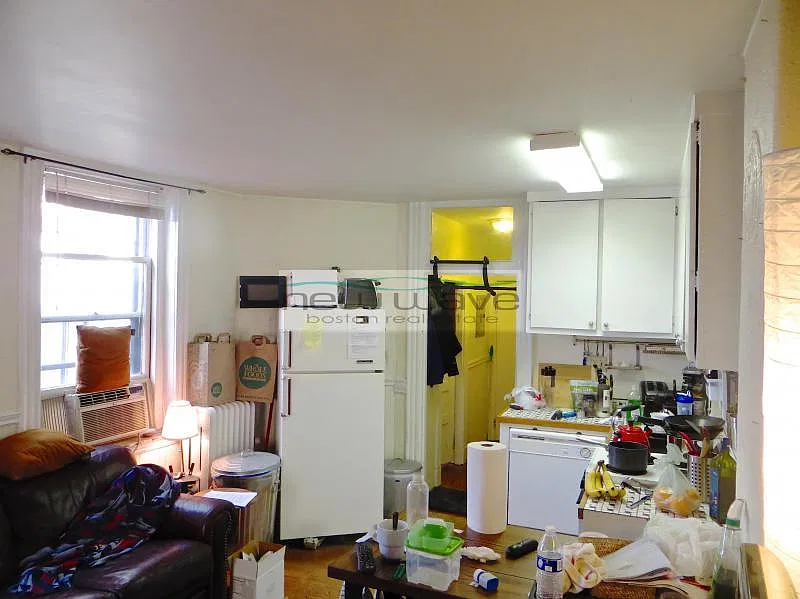 3 bed, 900 sqft, $4,700 — Photo 3