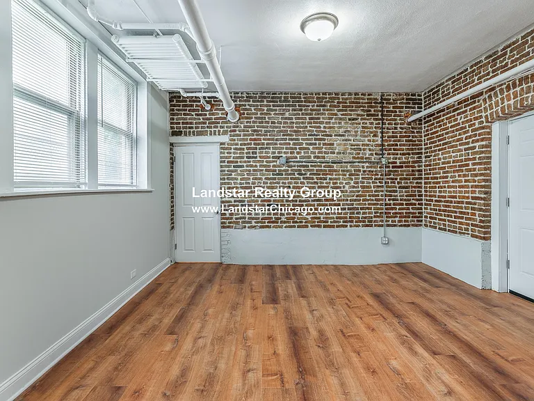 1527 W Estes Ave #5B — Photo 2