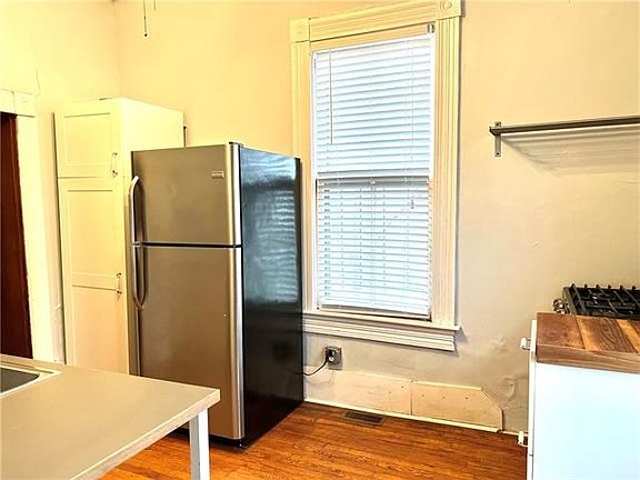 5th image of 1209 Sylvanie St