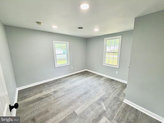 4th image of 1509 Airport Ln