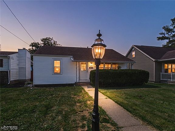 2nd image of 918 18th St