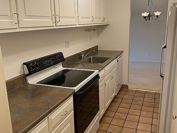 Kitchen seen from entryway