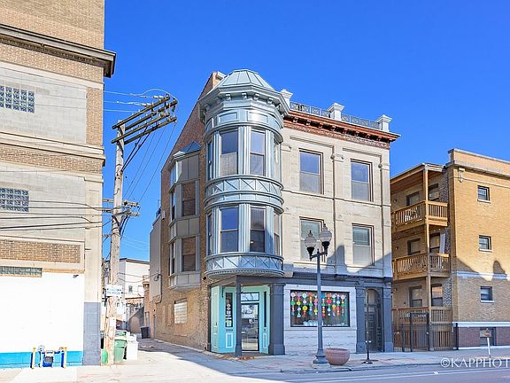 2nd image of 3907 N Damen Ave #1A
