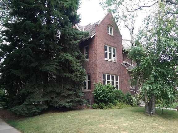 3rd image of 2804 E Linnwood Ave
