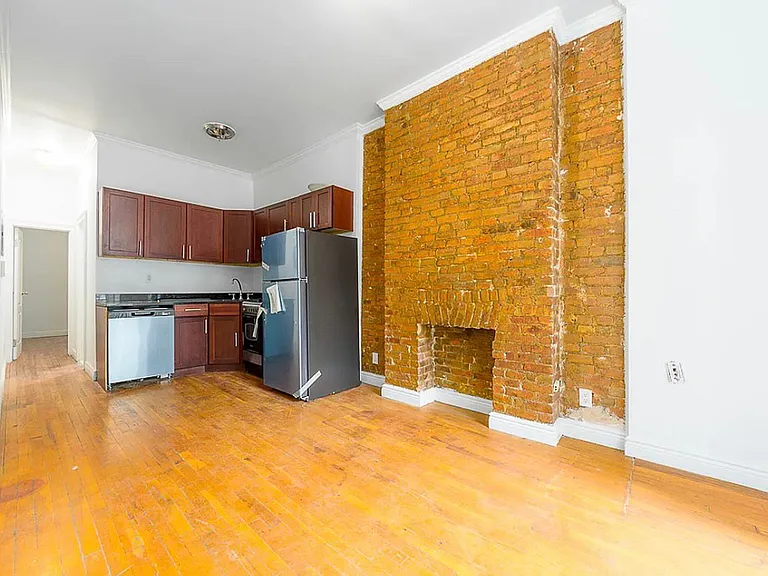 262 Saint James Pl #5B — Photo 3