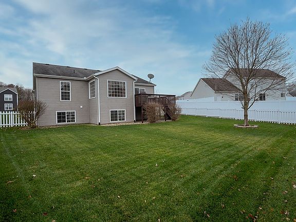 4th image of 54903 Columbia Bay Dr