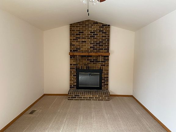 5th image of 623 Wood Creek Dr