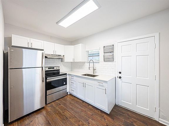 3rd image of 1115 S Mills Ave