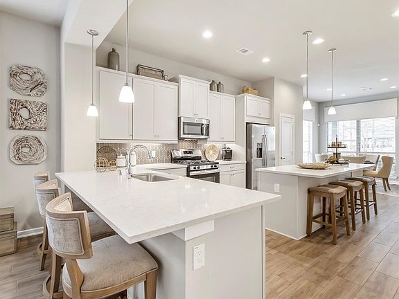 4th image of 305 Rise Ln