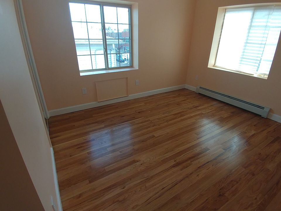 2nd image of 157 Harbor Rd #3