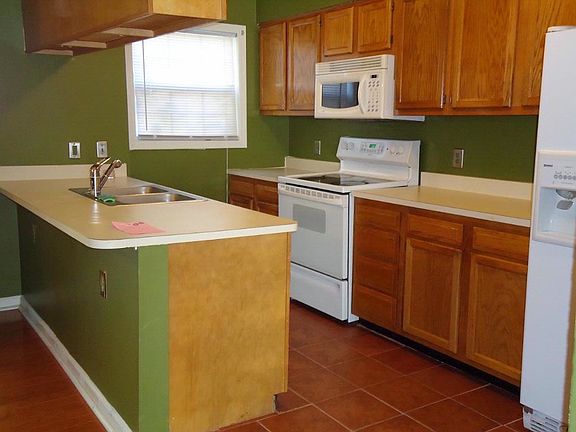 3rd image of 5937 N Hutchinson St #A