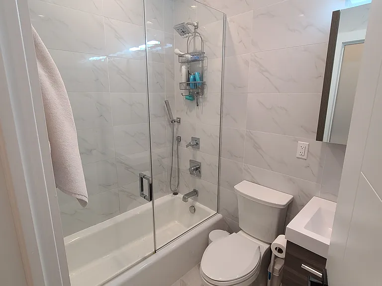31-16 38th St #2A — Photo 5