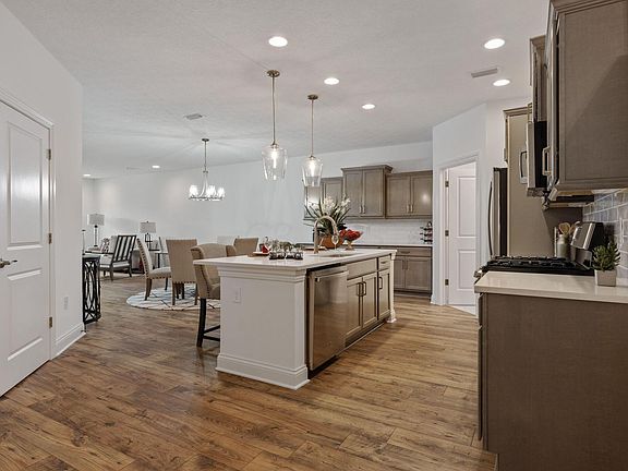3rd image of 5652 Aristocrat Dr