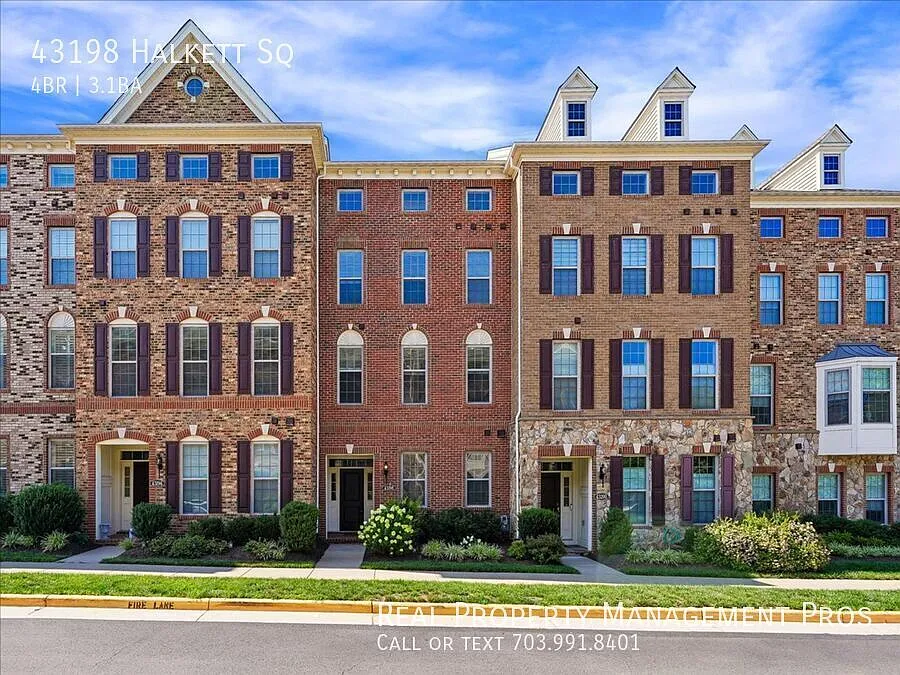 Amazing 4 Level Townhome with Rooftop terrace for rent! — Photo 1