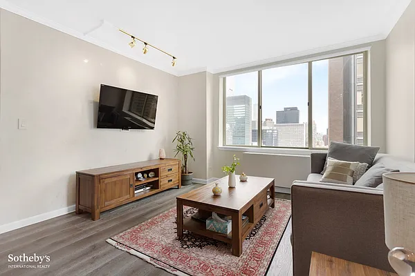 Rented by Sotheby's International Realty | media 13
