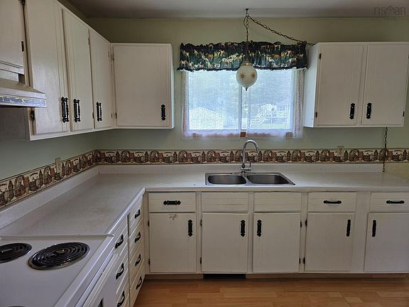 5th image of 46 Minerva Dr