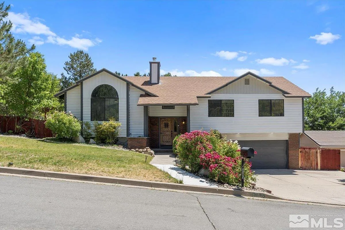 3595 Hemlock Way photo 1