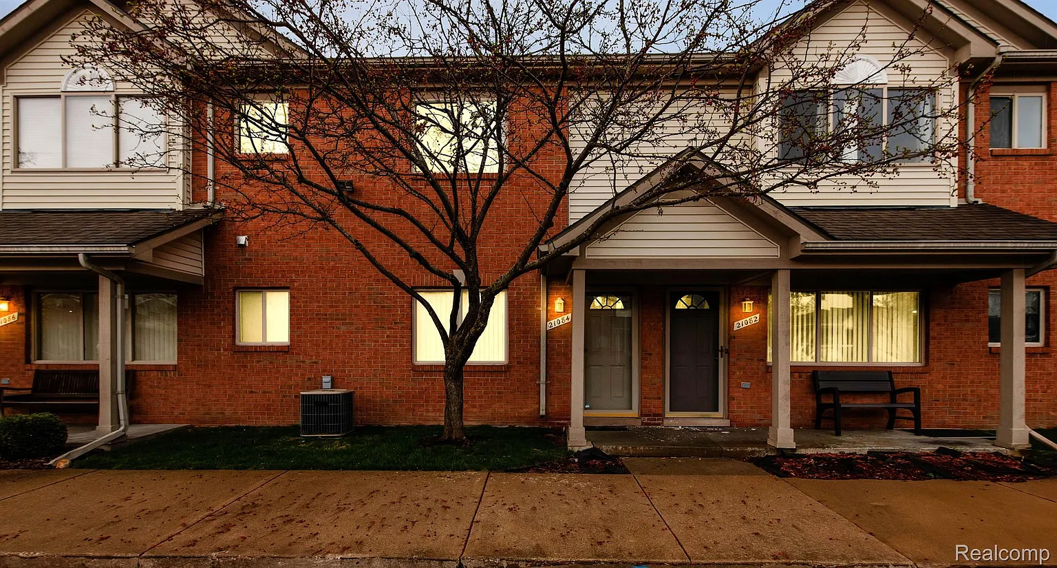 21084 Flora St photo 1