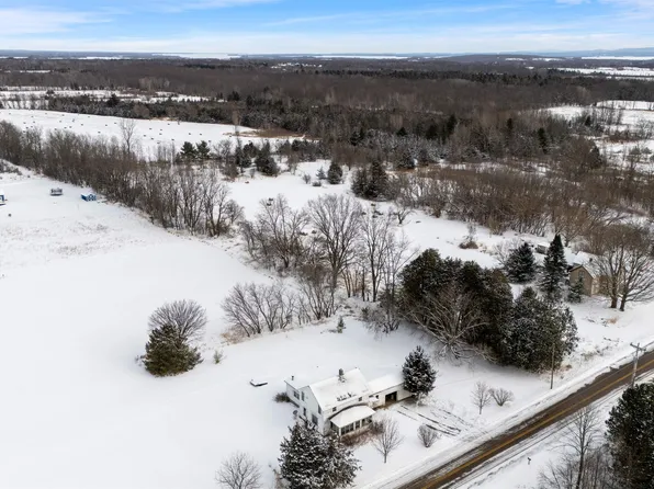 82 Allen Road, Grand Isle, VT 05458-2011