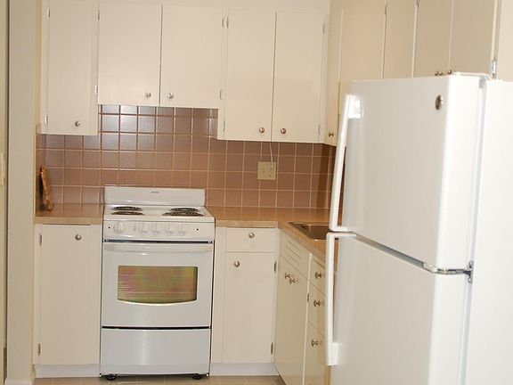 2nd image of 2268 14th Ave W APT 202