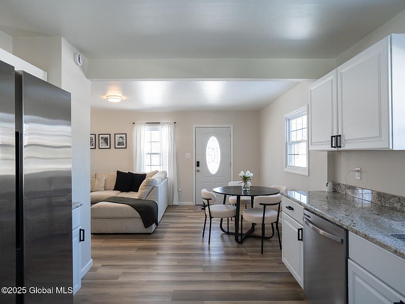 4th image of 186 Berkley Avenue