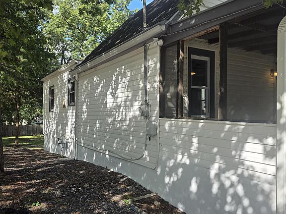 3rd image of 19 Hickstown Rd