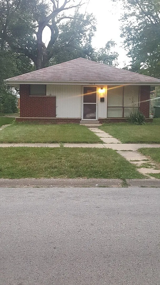 14616 Kenwood Ave photo 1