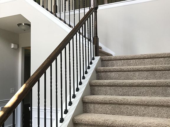Stairway to bedrooms (3