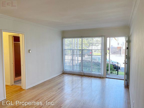 4th image of 5325 Russell Ave #2