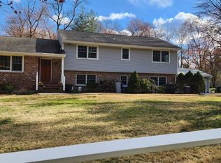 41 Cedar Ln, New Canaan, CT 06840