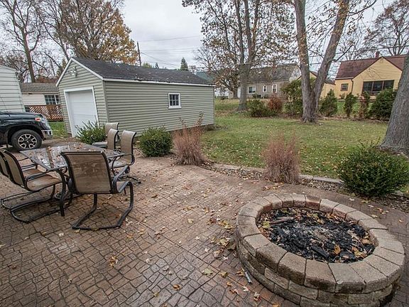 3rd image of 2430 26th St