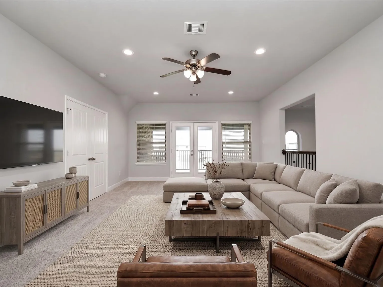 4 bed, 3.5 bath, 3789 sqft, $3,500 — Photo 4