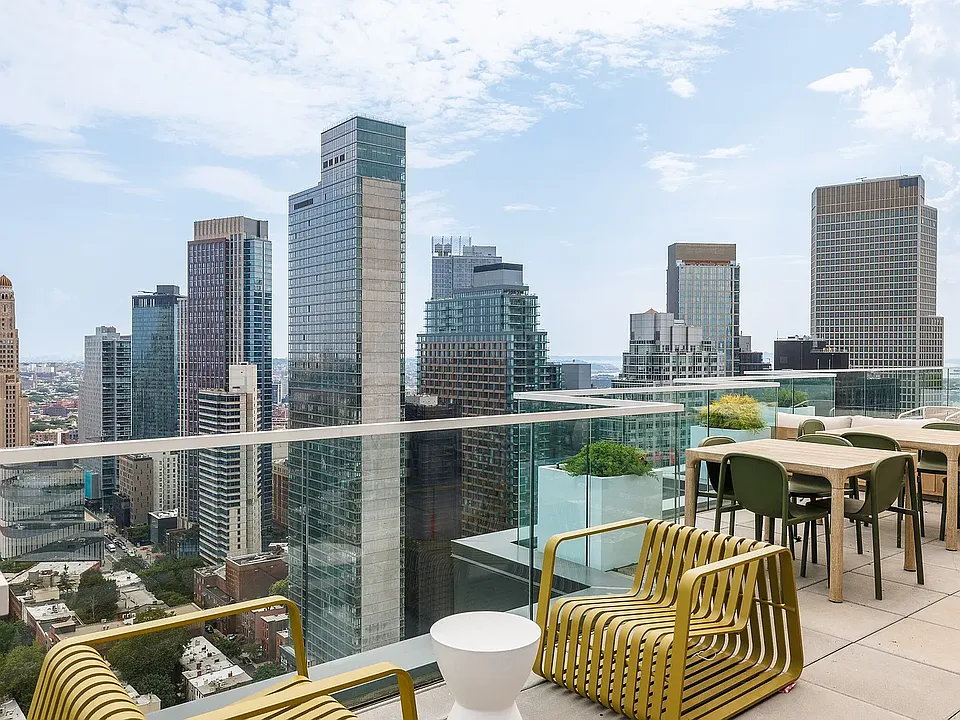 240 Willoughby St #3R