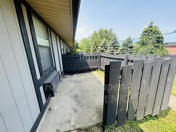 3rd image of 508 Amhurst Dr