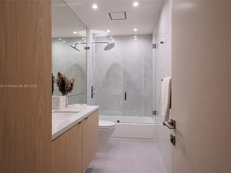 19115 Fisher Island Dr #19115 — Photo 30