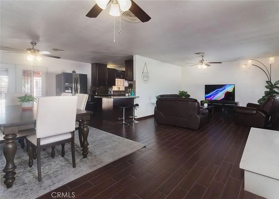 5 bed, 1922 sqft, $3,150 — Photo 2