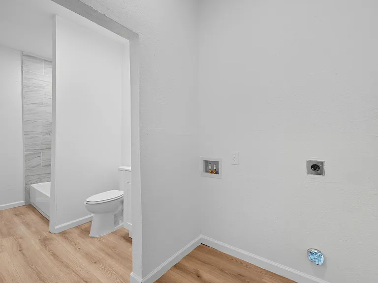 728 S Elm St — Photo 4