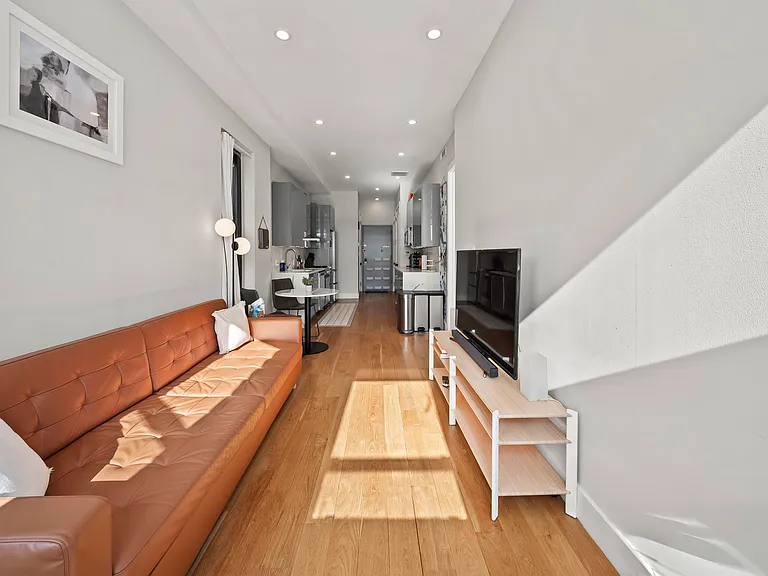 1090 Carroll St #2R — Photo 9