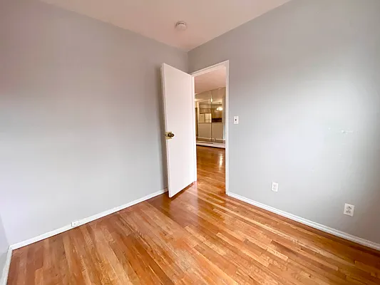 Rented by Amorelli Realty | media 27