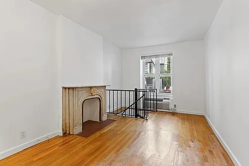 358 W 30th St #1D Photo 1