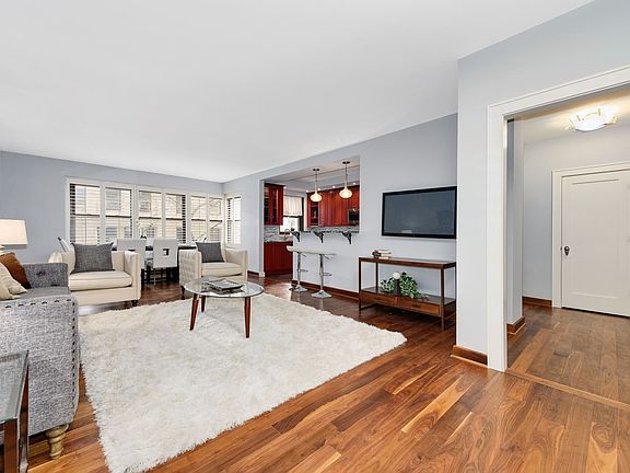 2nd image of 1335 N Astor St APT 1C