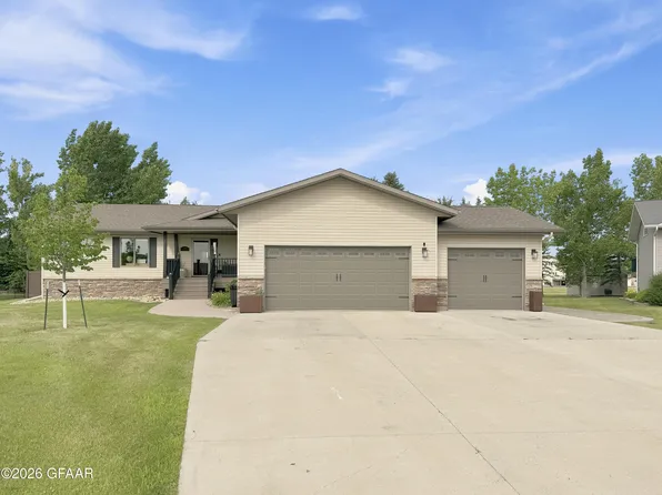 111 Whitetail Ct SE, Devils Lake, ND 58301